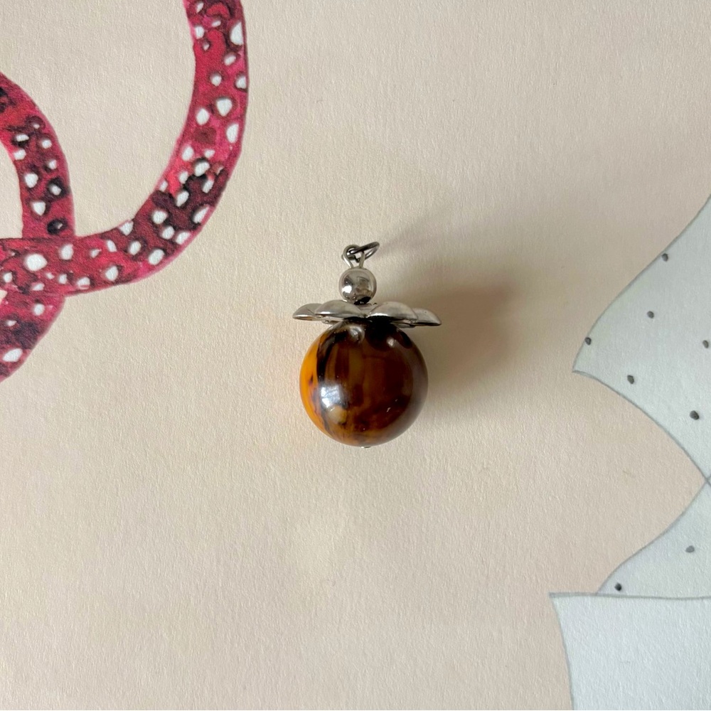 Vintage Bakelite Marbled Brown & Caramel Ball Charm Pendant Silver Tone Flower
